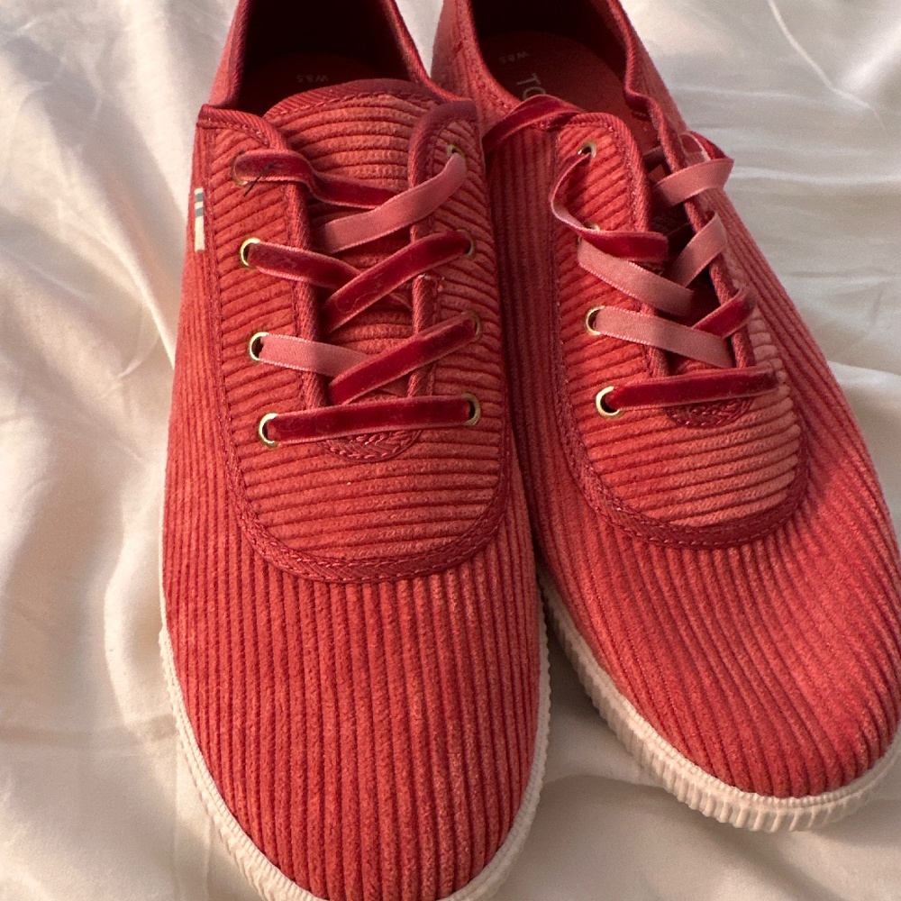 Toms Women’s Shoes - 8 1/2 - NWOT